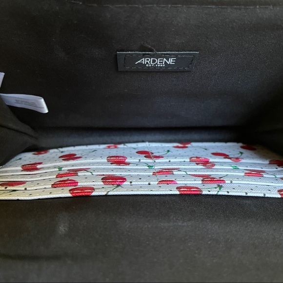 Ardene Crossbody Bag w/ Card Slots - Picture 4 of 7